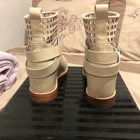 Victoria Secret booties (price negotiable) - Picture 3 of 4